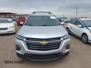 ✅ 2022 Chevrolet Traverse LT • VIN: 1GNERHKW2NJ174513 • Lot: 41998034. Wystawiony na IAAI z przebiegiem 60 202 mil. Bezpłatny archiwum sprzedaży aukcyjnych z USA i szczegółowy raport historii pojazdu na DreamBid. Zdjęcie 12.