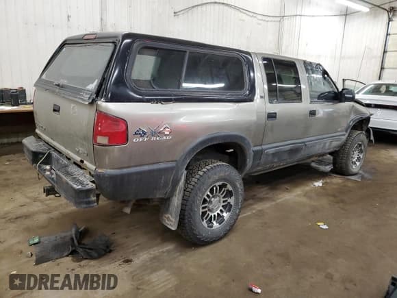 ✅ 2001 Chevrolet S-10 LS • VIN: 1GCDT13W41K240639 • Лот: 85464814. Опубликован ранее на Copart с пробегом 229 068 миль. Бесплатный доступ к архиву аукционных продаж из США и подробный отчёт об истории автомобиля на DreamBid. Изображение 3.