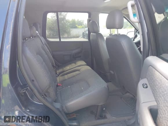 ✅ 2003 Ford Explorer XLS • VIN: 1FMZU72KX3ZA68174 • Lot: 42893950. Wystawiony na IAAI z przebiegiem 173 767 mil. Bezpłatny archiwum sprzedaży aukcyjnych z USA i szczegółowy raport historii pojazdu na DreamBid. Zdjęcie 8.