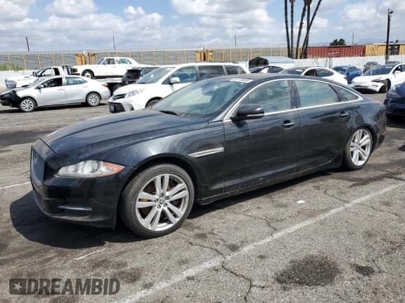 ✅ 2011 Jaguar XJ XJL • VIN: SAJWA2GB7BLV10021 • Lot: 80170655. Wystawiony na Copart z przebiegiem Nie podano. Bezpłatny archiwum sprzedaży aukcyjnych z USA i szczegółowy raport historii pojazdu na DreamBid. Zdjęcie 1.