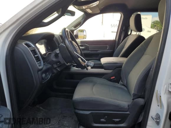 ✅ 2021 Ram 3500 Big Horn • VIN: 3C63RRHL7MG688240 • Лот: 52094795. Опубликован ранее на Copart с пробегом Не указан. Бесплатный доступ к архиву аукционных продаж из США и подробный отчёт об истории автомобиля на DreamBid. Изображение 7.