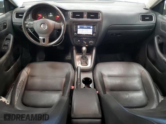 ✅ 2011 Volkswagen Jetta SE • VIN: 3VWDX7AJ9BM355372 • Lot: 81951025. Wystawiony na Copart z przebiegiem 278 405 mil. Bezpłatny archiwum sprzedaży aukcyjnych z USA i szczegółowy raport historii pojazdu na DreamBid. Zdjęcie 8.