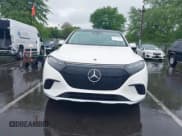 ✅ 2023 Mercedes-Benz EQS 450 • VIN: 4JGDM2EBXPA015987 • Lot: 42236468. Wystawiony na IAAI z przebiegiem 13 670 mil. Bezpłatny archiwum sprzedaży aukcyjnych z USA i szczegółowy raport historii pojazdu na DreamBid. Zdjęcie 12.
