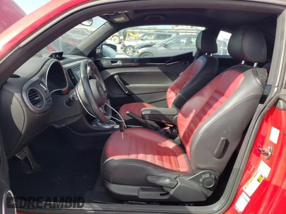 ✅ 2014 Volkswagen Beetle Turbo R-Line • VIN: 3VWVT7AT0EM656599 • Lot: 86358334. Wystawiony na Copart z przebiegiem 66 050 mil. Bezpłatny archiwum sprzedaży aukcyjnych z USA i szczegółowy raport historii pojazdu na DreamBid. Zdjęcie 7.