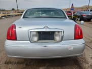 ✅ 2001 Lincoln Town Car Executive • VIN: 1LNHM81W91Y717729 • Lot: 69214635. Wystawiony na Copart z przebiegiem 115 053 mil. Bezpłatny archiwum sprzedaży aukcyjnych z USA i szczegółowy raport historii pojazdu na DreamBid. Zdjęcie 6.