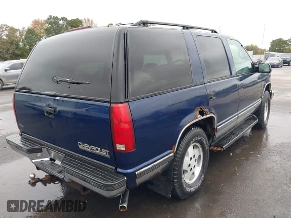 ✅ 1995 Chevrolet Tahoe • VIN: 1GNEK13K4SJ417435 • Лот: 43589650. Опубликован ранее на IAAI с пробегом 260 173 миль. Бесплатный доступ к архиву аукционных продаж из США и подробный отчёт об истории автомобиля на DreamBid. Изображение 4.