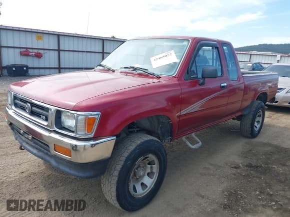 ✅ 1994 Toyota Pickup DLX • VIN: JT4VN13D6R5135544 • Lot: 42465052. Wystawiony na IAAI z przebiegiem 141 711 mil. Bezpłatny archiwum sprzedaży aukcyjnych z USA i szczegółowy raport historii pojazdu na DreamBid. Zdjęcie 2.