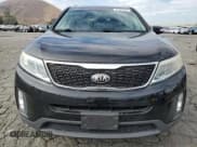 ✅ 2015 Kia Sorento LX • VIN: 5XYKT4A78FG613084 • Lot: 82387315. Wystawiony na Copart z przebiegiem 113 882 mil. Bezpłatny archiwum sprzedaży aukcyjnych z USA i szczegółowy raport historii pojazdu na DreamBid. Zdjęcie 5.