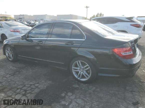 ✅ 2013 Mercedes-Benz C 250 Sport • VIN: WDDGF4HB7DA757042 • Lot: 54987555. Wystawiony na Copart z przebiegiem 122 968 mil. Bezpłatny archiwum sprzedaży aukcyjnych z USA i szczegółowy raport historii pojazdu na DreamBid. Zdjęcie 2.