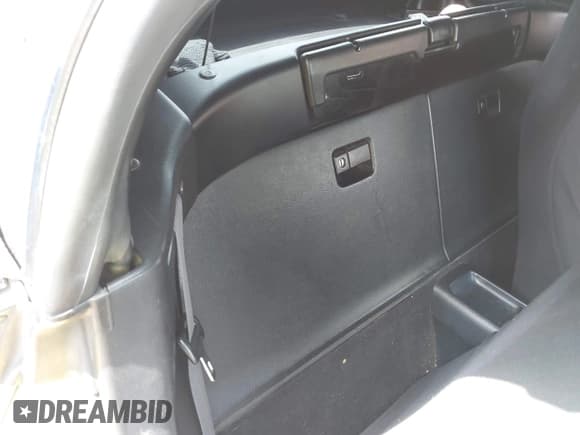 ✅ 2001 Toyota MR2 • VIN: JTDFR320610040373 • Lot: 42607181. Listed on IAAI with 180,825 mi. Free auction sales archive from the USA and detailed vehicle history report at DreamBid. Image 8.