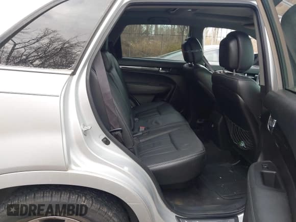 ✅ 2013 Kia Sorento SX • VIN: 5XYKWDA26DG381402 • Lot: 43934347. Listed on IAAI with 118,638 mi. Free auction sales archive from the USA and detailed vehicle history report at DreamBid. Image 8.