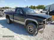 2000 Dodge Dakota Sport z VIN 1B7GG26N7YS667611, wystawiony jako Copart lot #71181355 z przebiegiem 218 471 mil mil oraz Szkoda całkowita • Salvage title. Historia ofert i sprzedaży dostępna na DreamBid. Obrazek 4.