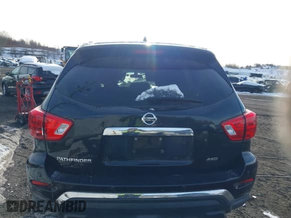✅ 2019 Nissan Pathfinder SV • VIN: 5N1DR2MM9KC652760 • Lot: 43879616. Wystawiony na IAAI z przebiegiem 102 389 mil. Bezpłatny archiwum sprzedaży aukcyjnych z USA i szczegółowy raport historii pojazdu na DreamBid. Zdjęcie 16.