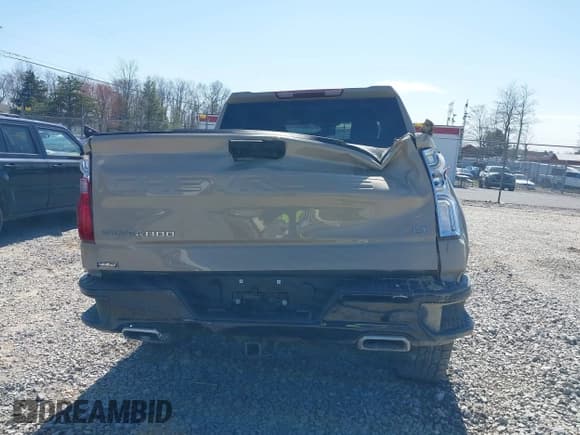 ✅ 2022 Chevrolet Silverado 1500 LT Trail Boss • VIN: 3GCUDFED1NG689442 • Lot: 41994642. Wystawiony na IAAI z przebiegiem 26 598 mil. Bezpłatny archiwum sprzedaży aukcyjnych z USA i szczegółowy raport historii pojazdu na DreamBid. Zdjęcie 17.