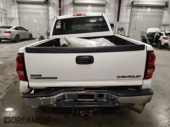 2005 Chevrolet Silverado 2500HD LT с VIN 1GCHK232X5F896009, выставлен на аукционе Copart как лот 82558055 с пробегом 153 391 миль миль и Списание • Salvage title. История ставок и продаж доступна на DreamBid. Изображение 6.