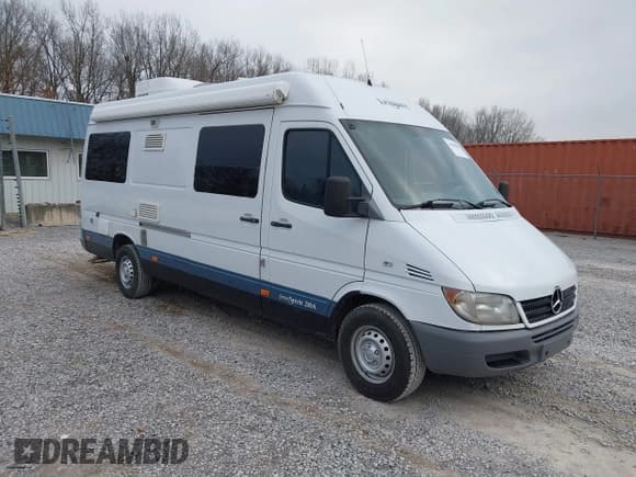 ✅ 2002 Freightliner Sprinter • VIN: WD2YD341525331513 • Lot: 43920285. Wystawiony na IAAI z przebiegiem 148 534 mil. Bezpłatny archiwum sprzedaży aukcyjnych z USA i szczegółowy raport historii pojazdu na DreamBid. Zdjęcie 1.