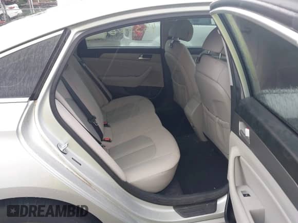 2015 Hyundai Sonata SE z VIN 5NPE24AF9FH222543, wystawiony jako IAAI lot #43351081 z przebiegiem 54 367 mil mil oraz . Historia ofert i sprzedaży dostępna na DreamBid. Obrazek 8.