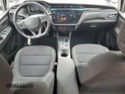 ✅ 2023 Chevrolet Bolt EV 1LT • VIN: 1G1FW6S0XP4194136 • Lot: 52017884. Wystawiony na Copart z przebiegiem 5 457 mil. Bezpłatny archiwum sprzedaży aukcyjnych z USA i szczegółowy raport historii pojazdu na DreamBid. Zdjęcie 8.