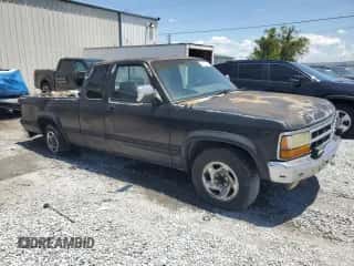 1996 Dodge Dakota z VIN 1B7GL23X6TS508007, wystawiony jako Copart lot #64087425 z przebiegiem 116 318 mil mil oraz Szkoda całkowita • Salvage title. Historia ofert i sprzedaży dostępna na DreamBid. Obrazek 4.