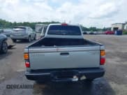 ✅ 2004 Toyota Tacoma • VIN: 5TEWN72N84Z402318 • Lot: 42457447. Wystawiony na IAAI z przebiegiem 215 000 mil. Bezpłatny archiwum sprzedaży aukcyjnych z USA i szczegółowy raport historii pojazdu na DreamBid. Zdjęcie 16.