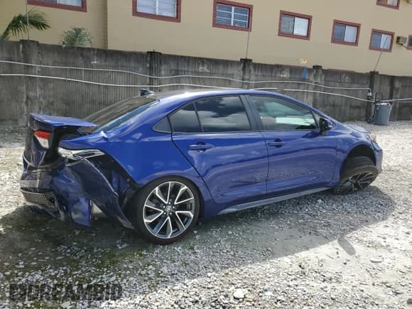 ✅ 2021 Toyota Corolla SE • VIN: 5YFS4MCE9MP070877 • Lot: 90032795. Wystawiony na Copart z przebiegiem 80 125 mil. Bezpłatny archiwum sprzedaży aukcyjnych z USA i szczegółowy raport historii pojazdu na DreamBid. Zdjęcie 3.