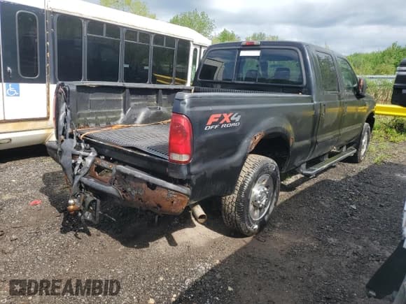 ✅ 2005 Ford F-250 XL • VIN: 1FTSW21515EB80421 • Lot: 56678805. Listed on Copart with 84,203 mi. Free auction sales archive from the USA and detailed vehicle history report at DreamBid. Image 3.