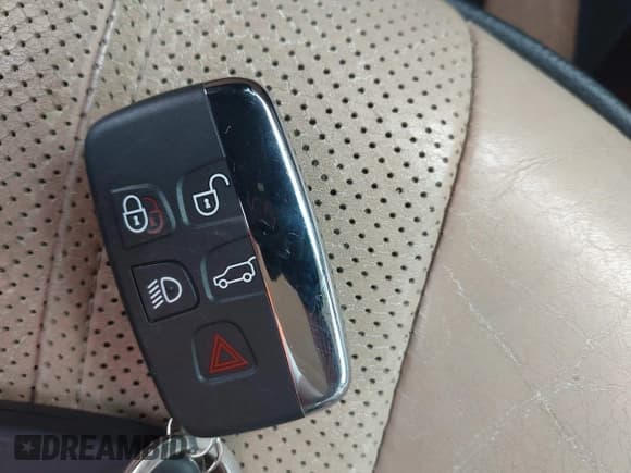 ✅ 2011 Land Rover Range Rover SC • VIN: SALMF1E41BA330009 • Лот: 42603546. Опубликован ранее на IAAI с пробегом 125 493 миль. Бесплатный доступ к архиву аукционных продаж из США и подробный отчёт об истории автомобиля на DreamBid. Изображение 11.