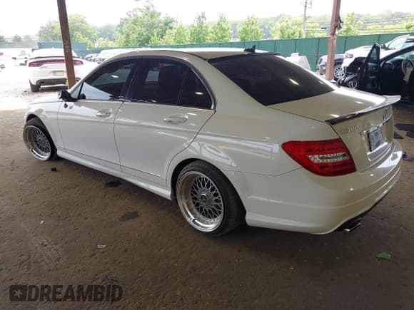 ✅ 2012 Mercedes-Benz C 300 Sport • VIN: WDDGF8BB7CA604661 • Lot: 42412364. Listed on IAAI with 189,144 mi. Free auction sales archive from the USA and detailed vehicle history report at DreamBid. Image 3.