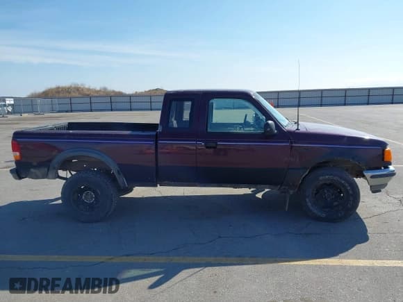 ✅ 1994 Ford Ranger Splash • VIN: 1FTCR15X3RPC11809 • Lot: 41878268. Wystawiony na IAAI z przebiegiem 252 657 mil. Bezpłatny archiwum sprzedaży aukcyjnych z USA i szczegółowy raport historii pojazdu na DreamBid. Zdjęcie 13.