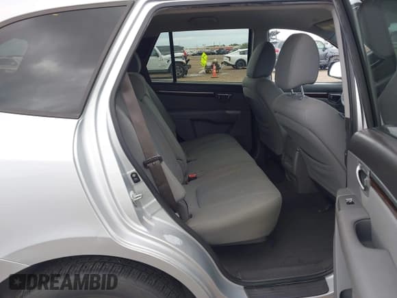 ✅ 2010 Hyundai Santa Fe GLS • VIN: 5NMSG3AB3AH384296 • Лот: 43223357. Опубликован ранее на IAAI с пробегом 160 962 миль. Бесплатный доступ к архиву аукционных продаж из США и подробный отчёт об истории автомобиля на DreamBid. Изображение 8.