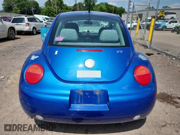 ✅ 2003 Volkswagen Beetle GLS • VIN: 3VWCK21C93M403985 • Лот: 64219415. Опубликован ранее на Copart с пробегом 106 298 миль. Бесплатный доступ к архиву аукционных продаж из США и подробный отчёт об истории автомобиля на DreamBid. Изображение 6.