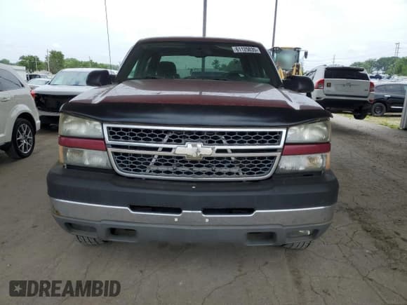 ✅ 2005 Chevrolet Silverado 2500HD LS • VIN: 1GCHK23U15F837108 • Лот: 61125035. Опубликован ранее на Copart с пробегом 204 469 миль. Бесплатный доступ к архиву аукционных продаж из США и подробный отчёт об истории автомобиля на DreamBid. Изображение 5.