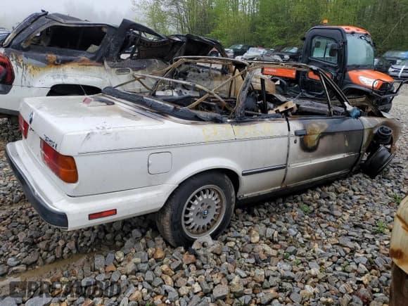 ✅ 1988 BMW 3 Series • VIN: WBABB2309J8857525 • Лот: 55722525. Опубликован ранее на Copart с пробегом Не указан. Бесплатный доступ к архиву аукционных продаж из США и подробный отчёт об истории автомобиля на DreamBid. Изображение 3.