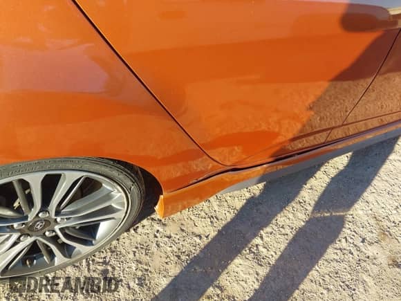 2016 Hyundai Veloster Turbo z VIN KMHTC6AE7GU293136, wystawiony jako IAAI lot #43617436 z przebiegiem 104 577 mil mil oraz . Historia ofert i sprzedaży dostępna na DreamBid. Obrazek 6.