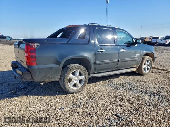 ✅ 2013 Chevrolet Avalanche LT • VIN: 3GNTKFE73DG287794 • Lot: 94213125. Listed on Copart with 122,144 mi. Free auction sales archive from the USA and detailed vehicle history report at DreamBid. Image 3.