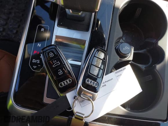 ✅ 2023 Audi Q8 Premium Plus • VIN: WA1EVBF10PD038361 • Lot: 41742607. Wystawiony na IAAI z przebiegiem 12 160 mil. Bezpłatny archiwum sprzedaży aukcyjnych z USA i szczegółowy raport historii pojazdu na DreamBid. Zdjęcie 11.