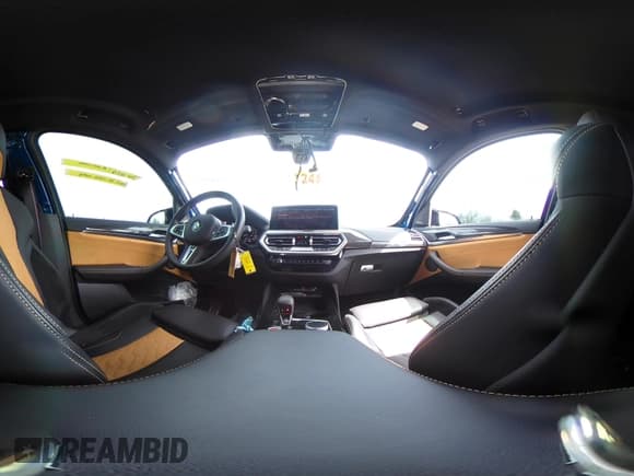 ✅ 2024 BMW X3 M • VIN: 5YM13EC07R9V73692 • Lot: 41944954. Wystawiony na IAAI z przebiegiem 5 224 mil. Bezpłatny archiwum sprzedaży aukcyjnych z USA i szczegółowy raport historii pojazdu na DreamBid. Zdjęcie 18.