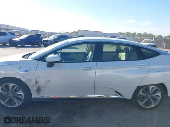 ✅ 2018 Honda Clarity Touring • VIN: JHMZC5F35JC012429 • Lot: 43386636. Wystawiony na IAAI z przebiegiem 77 998 mil. Bezpłatny archiwum sprzedaży aukcyjnych z USA i szczegółowy raport historii pojazdu na DreamBid. Zdjęcie 14.