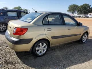 ✅ 2008 Kia Rio LX • VIN: KNADE123086328086 • Lot: 72167184. Listed on Copart with 152,104 mi. Free auction sales archive from the USA and detailed vehicle history report at DreamBid. Image 3.