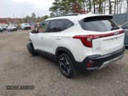 ✅ 2025 Kia Seltos EX • VIN: KNDERCAA4S7669905 • Lot: 43662509. Wystawiony na IAAI z przebiegiem 13 087 mil. Bezpłatny archiwum sprzedaży aukcyjnych z USA i szczegółowy raport historii pojazdu na DreamBid. Zdjęcie 3.