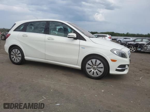 ✅ 2017 Mercedes-Benz B B 250e • VIN: WDDVP9AB0HJ015986 • Лот: 67220615. Опубликован ранее на Copart с пробегом 42 798 миль. Бесплатный доступ к архиву аукционных продаж из США и подробный отчёт об истории автомобиля на DreamBid. Изображение 4.