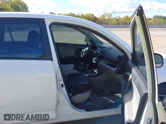 ✅ 2010 Toyota RAV4 • VIN: 2T3BF4DV1AW056353 • Lot: 43339472. Wystawiony na IAAI z przebiegiem 173 599 mil. Bezpłatny archiwum sprzedaży aukcyjnych z USA i szczegółowy raport historii pojazdu na DreamBid. Zdjęcie 5.