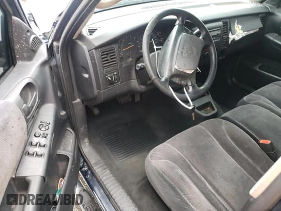 ✅ 2001 Dodge Dakota Sport • VIN: 1B7HL2AN41S258253 • Lot: 82574434. Wystawiony na Copart z przebiegiem Nie podano. Bezpłatny archiwum sprzedaży aukcyjnych z USA i szczegółowy raport historii pojazdu na DreamBid. Zdjęcie 8.