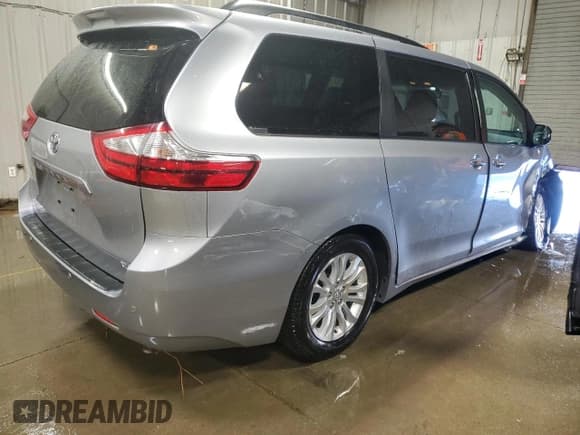 ✅ 2017 Toyota Sienna XLE • VIN: 5TDYZ3DC9HS881966 • Lot: 91714485. Wystawiony na Copart z przebiegiem 47 634 mil. Bezpłatny archiwum sprzedaży aukcyjnych z USA i szczegółowy raport historii pojazdu na DreamBid. Zdjęcie 3.