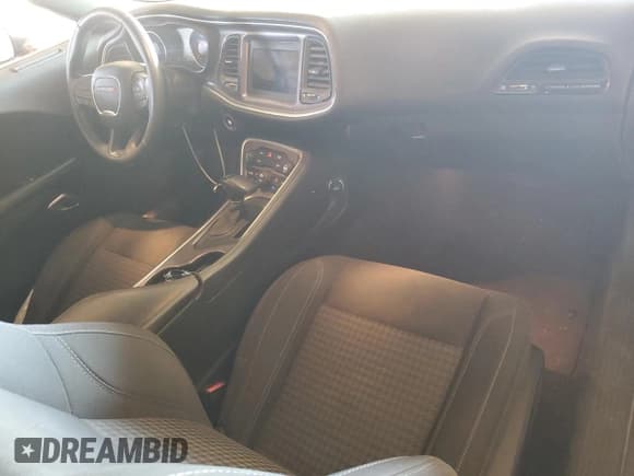 ✅ 2018 Dodge Challenger SXT Plus • VIN: 2C3CDZAG2JH327938 • Лот: 91623545. Опубликован ранее на Copart с пробегом 117 775 миль. Бесплатный доступ к архиву аукционных продаж из США и подробный отчёт об истории автомобиля на DreamBid. Изображение 8.