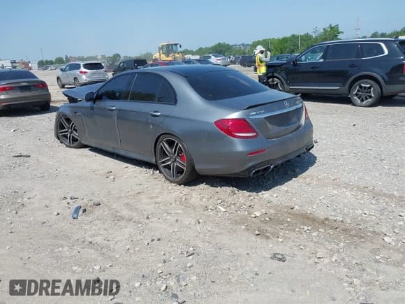 ✅ 2020 Mercedes-Benz E 63 S AMG • VIN: WDDZF8KB7LA736456 • Лот: 42568322. Опубликован ранее на IAAI с пробегом 58 677 миль. Бесплатный доступ к архиву аукционных продаж из США и подробный отчёт об истории автомобиля на DreamBid. Изображение 3.