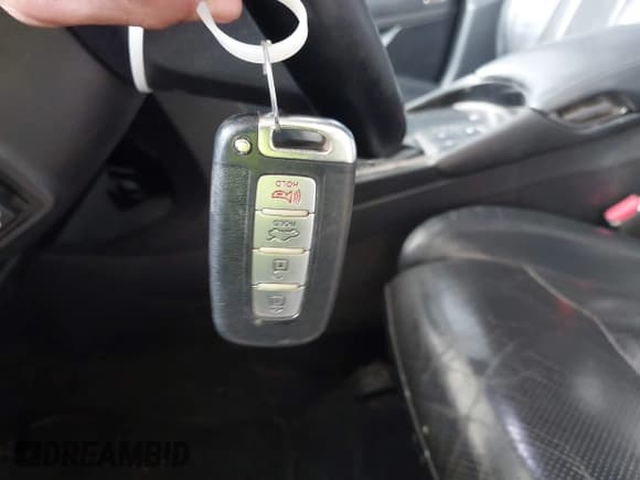 ✅ 2013 Hyundai Azera • VIN: KMHFH4JG1DA244810 • Лот: 42588249. Опубликован ранее на IAAI с пробегом 358 186 миль. Бесплатный доступ к архиву аукционных продаж из США и подробный отчёт об истории автомобиля на DreamBid. Изображение 11.