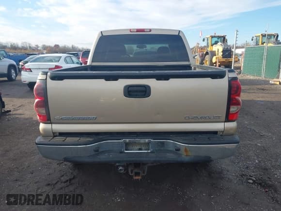 ✅ 2005 Chevrolet Silverado 1500 Z71 • VIN: 2GCEK13T651223750 • Lot: 43731646. Listed on IAAI with 273,250 mi. Free auction sales archive from the USA and detailed vehicle history report at DreamBid. Image 17.