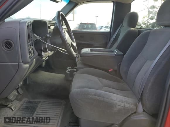 ✅ 2003 Chevrolet Silverado 2500HD Work Truck • VIN: 1GCHK24U63E199259 • Lot: 92835855. Wystawiony na Copart z przebiegiem 162 314 mil. Bezpłatny archiwum sprzedaży aukcyjnych z USA i szczegółowy raport historii pojazdu na DreamBid. Zdjęcie 7.