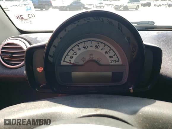 ✅ 2015 Smart fortwo Passion • VIN: WMEEJ3BAXFK820031 • Lot: 73051554. Wystawiony na Copart z przebiegiem Nie podano. Bezpłatny archiwum sprzedaży aukcyjnych z USA i szczegółowy raport historii pojazdu na DreamBid. Zdjęcie 9.